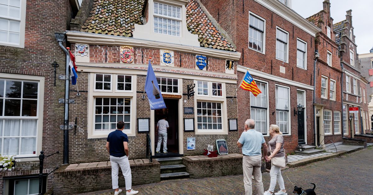 Verdwijnen in de tijd dankzij 600 minischepen in een glazen fles