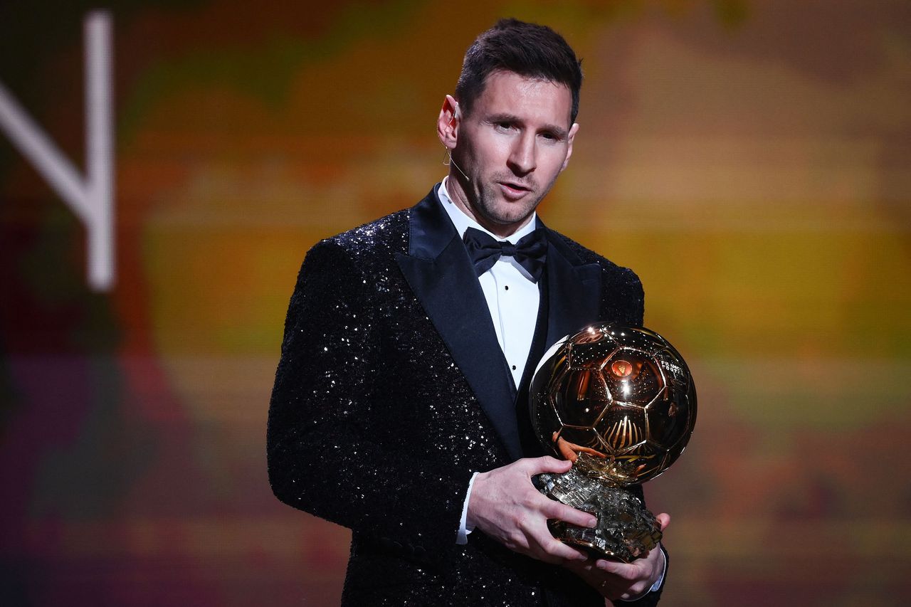 Lionel Messi nadat hij voor de zevende keer de Gouden Bal won.