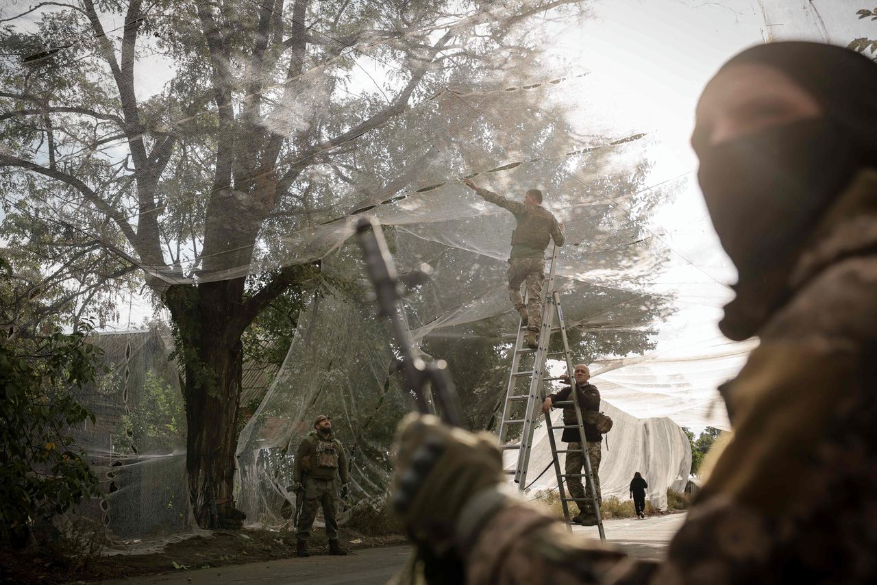 Trump meni, da Ukrajina izgublja vojno proti Rusiji; njegovo omahujoče stališče ne pripomore k končanju konflikta