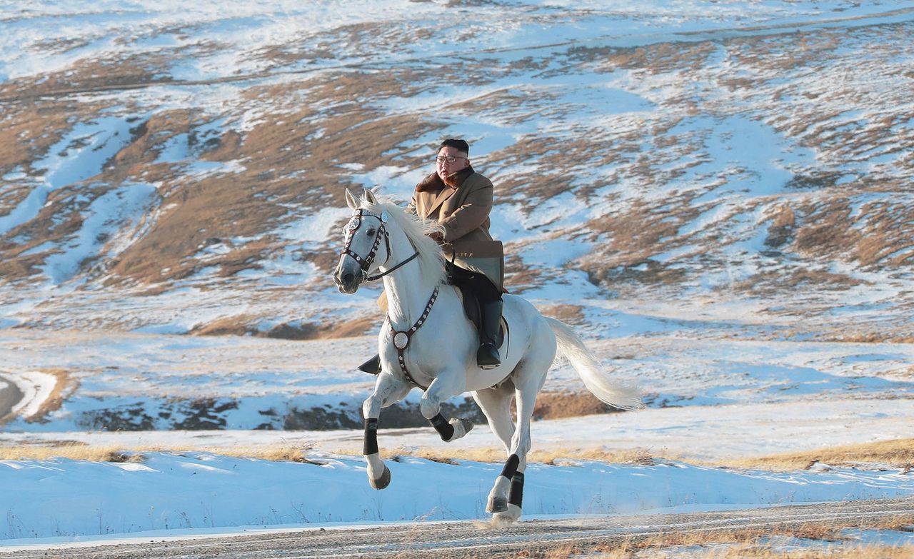 Onbekend is wanneer de foto met Kim Jong-un op de berg Paektu is gemaakt.