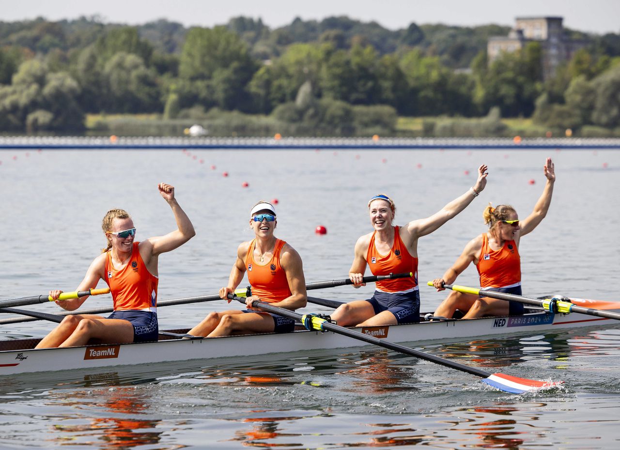 Vrouwen vier-zonder zorgen voor historisch succes Nederlandse roeiers 