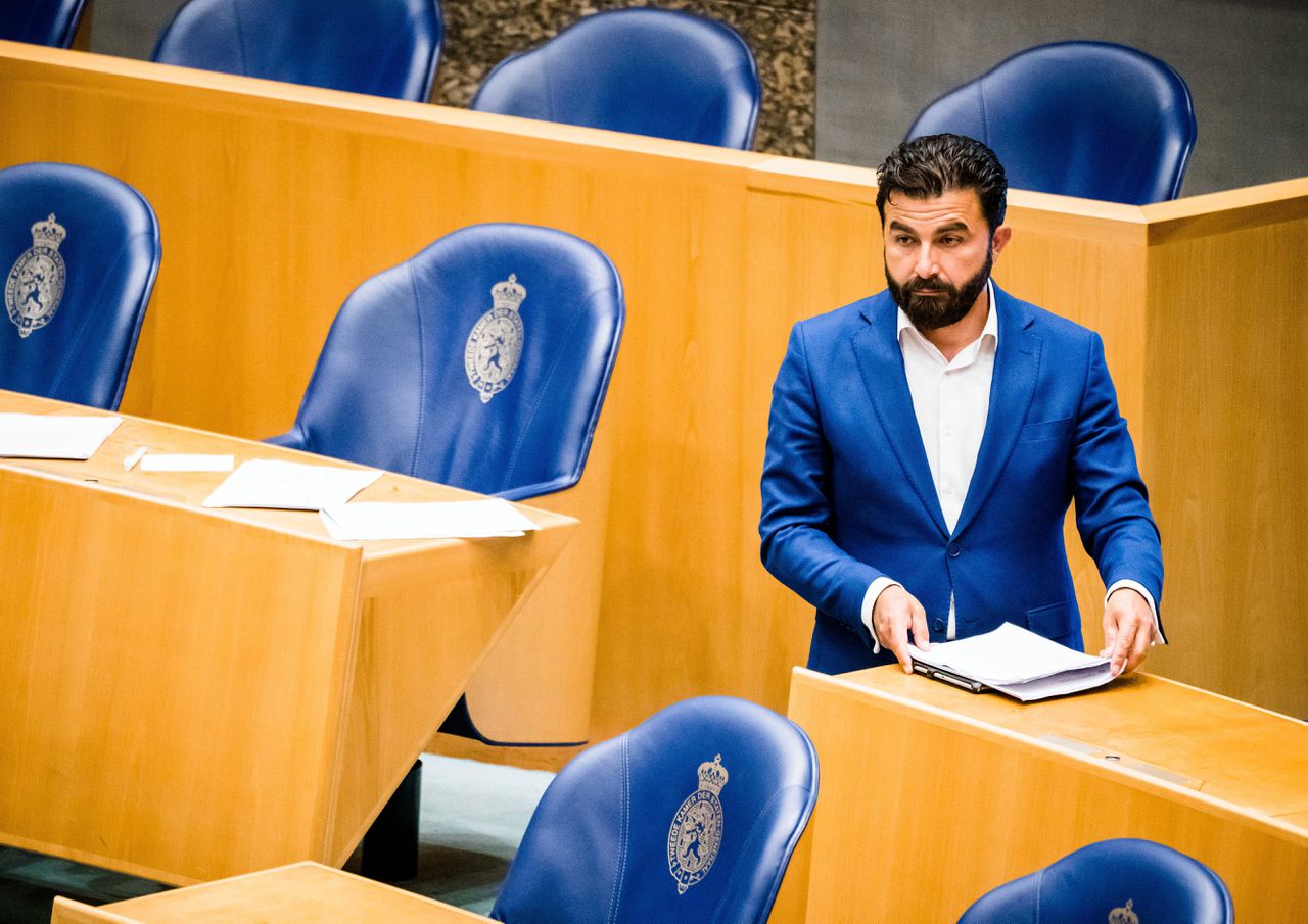 Selçuk Öztürk (Denk) tijdens het wekelijks vragenuur in de Tweede Kamer.