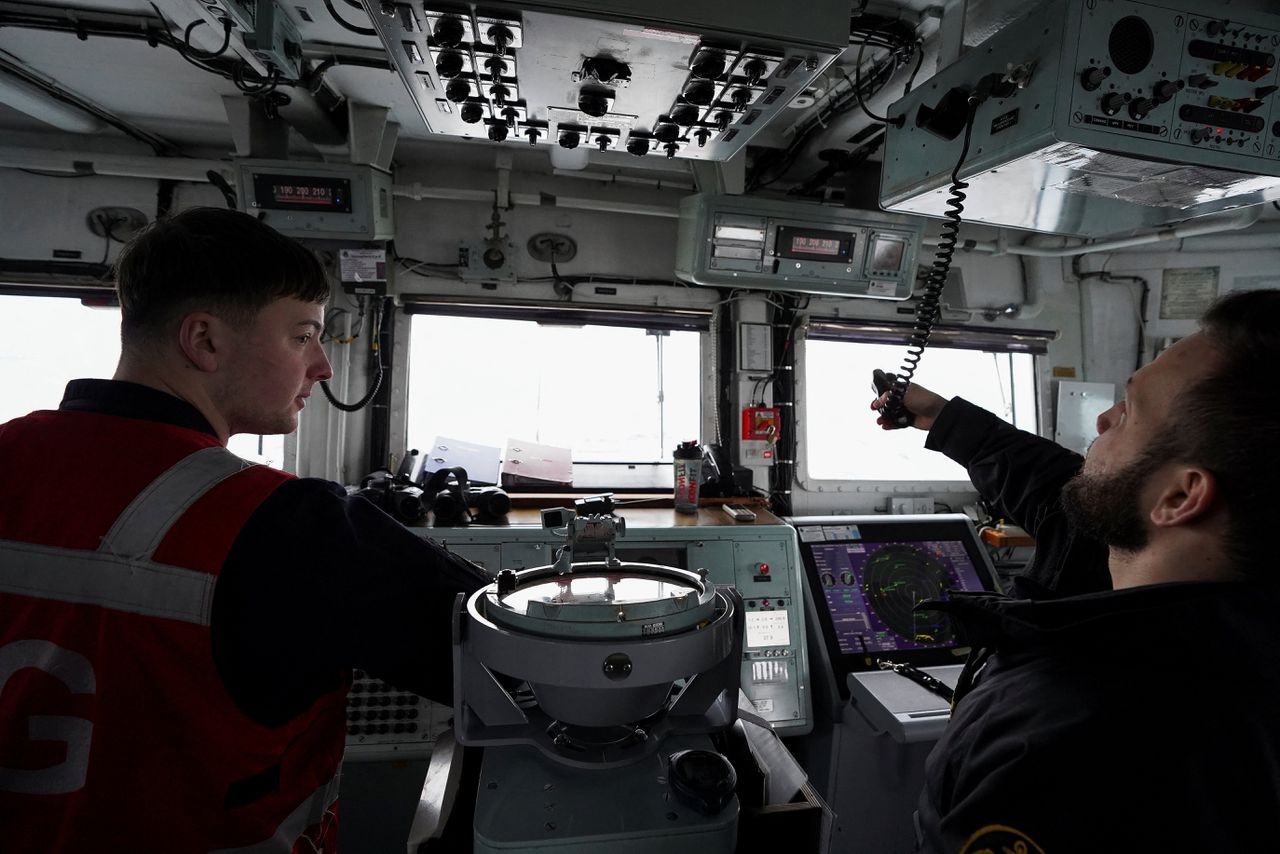 In Tallinn ziet de marine elke dag schepen vol Russische olie voorbijtrekken