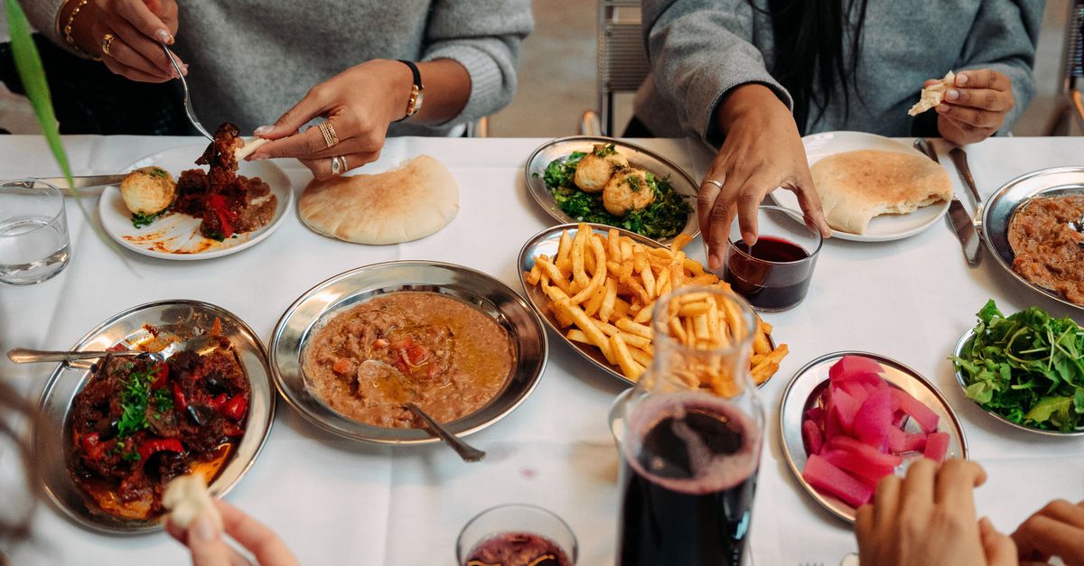 Een simpel menu, opschaalbare gerechten en een goede playlist: tien tips voor een feestelijk én stressvrij diner