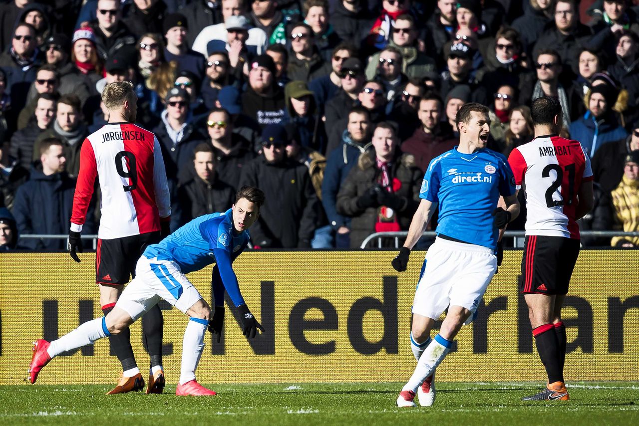 In alle linies  rammelt het bij Feyenoord, ploeg zonder ideeën 