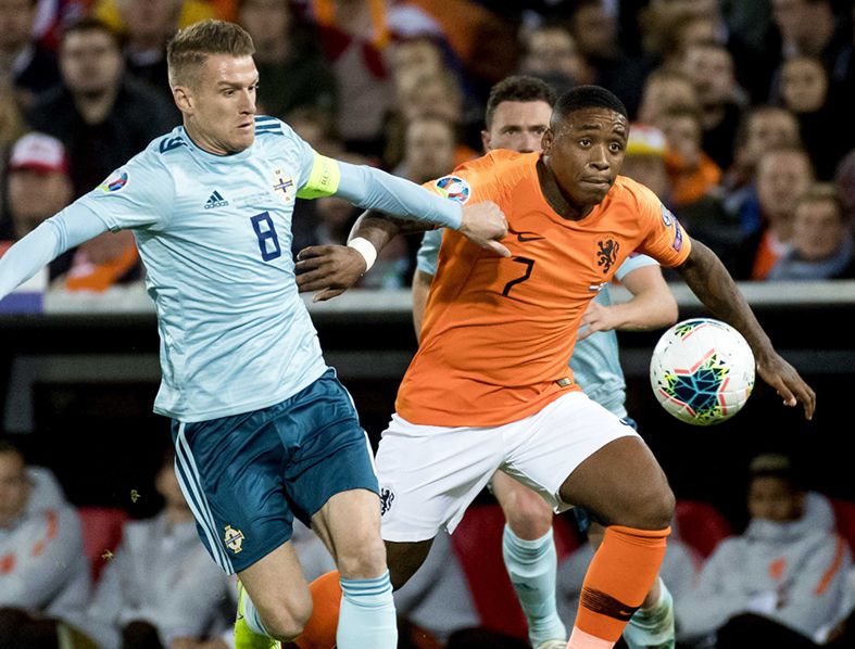 Oranje naar EK na moeizame wedstrijd tegen Noord-Ierland - NRC