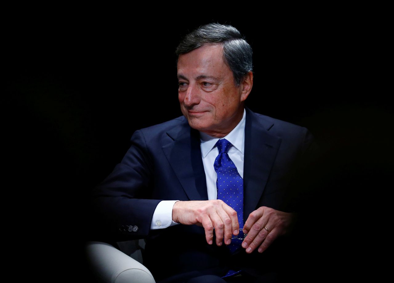 Draghi is de sluwe sfinx die de euro bijeen houdt 