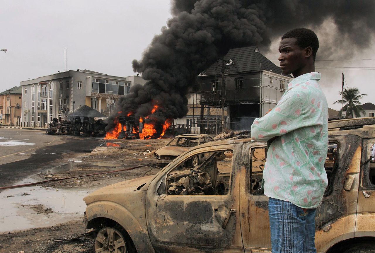 Beeld van de explosie van een tankwagen in Nigeria in 2015.