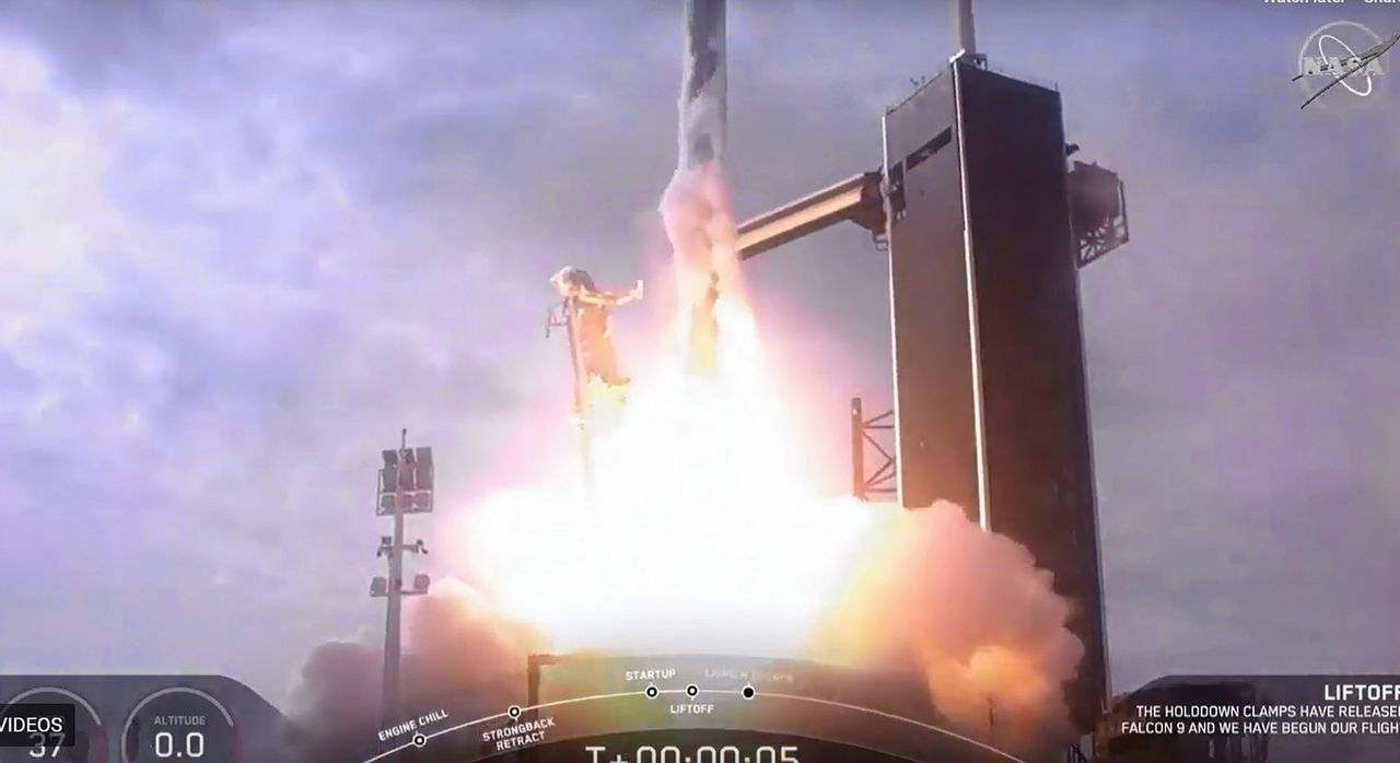SpaceX-raket explodeert succesvol, bemanningscapsule landt ...