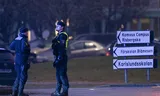 Zweedse politie aan het werk bij de school voor volwassenen in  Orebro.