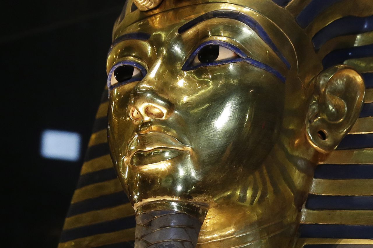 Het bekende dodenmasker van Toetanchamon in het Egyptische museum in Kaïro.