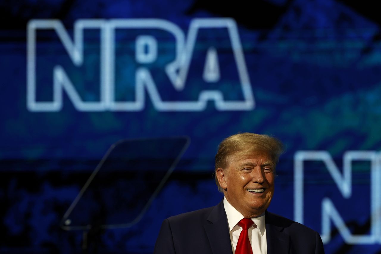 Oud-president Donald Trump van de Verenigde Staten spreekt op het jaarlijkse congres van de National Rifle Association in Houston.