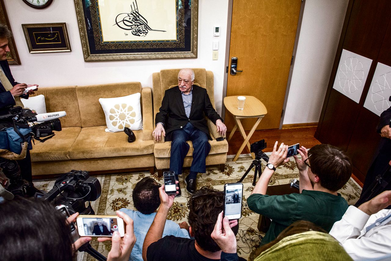 Fethullah Gülen geeft bijna nooit interviews. Tot afgelopen zaterdag. Toen liet hij enkele journalisten van internationale media toe op het ommuurde landgoed in Pennsylvania waar hij met zo’n 1.100 volgelingen woont.