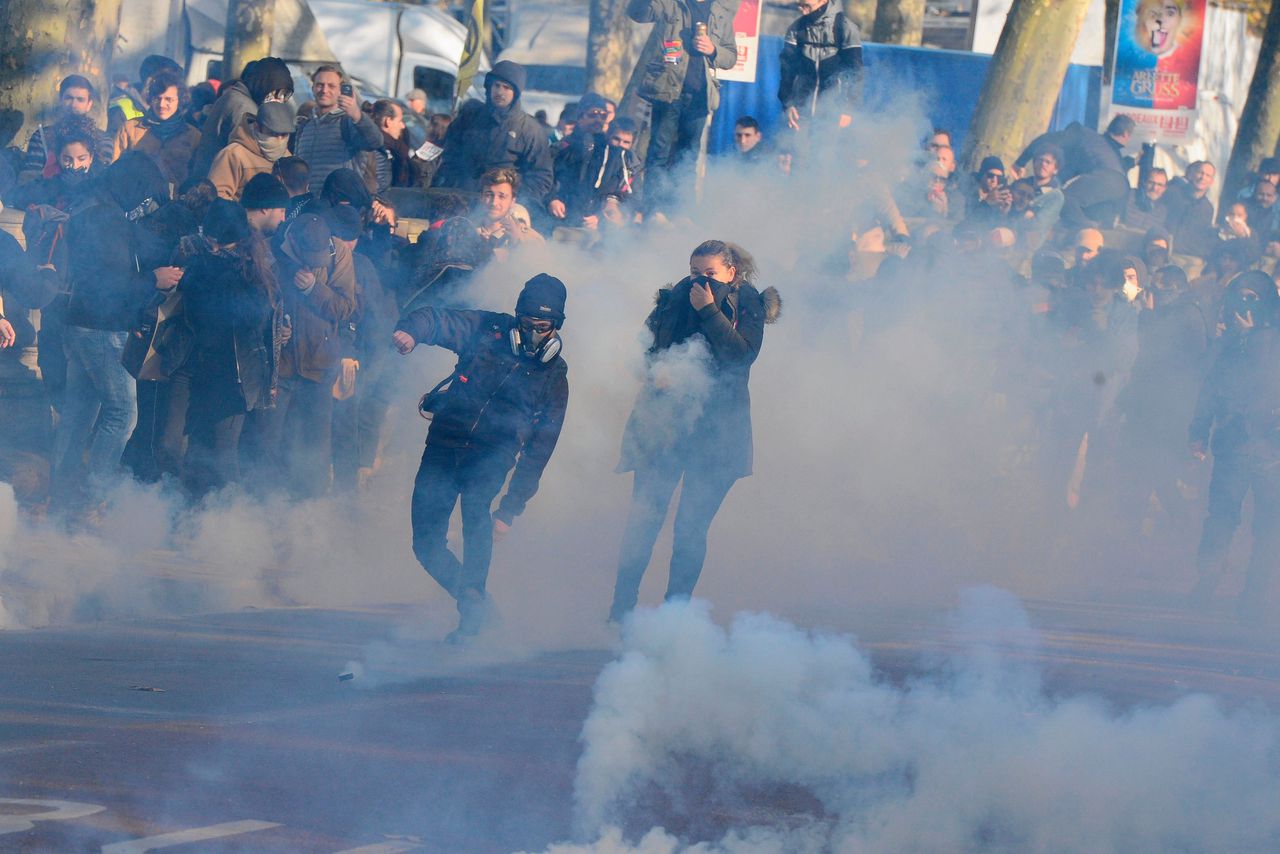 Honderdduizenden demonstranten leggen Frankrijk plat 