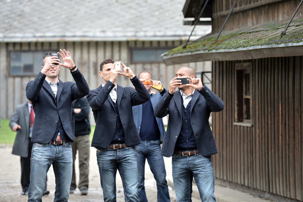 Eerst Naar Het Kamp Daarna Voetballen Nrc