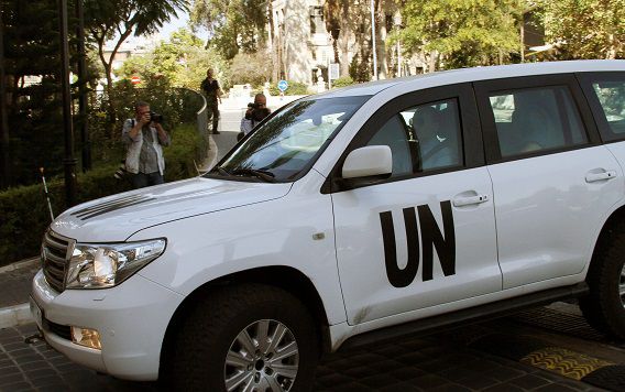 Een foto van oktober 2013: een combinatieteam van de UN en de OCPW worden na onderzoek teruggebracht naar het Four Seasons Hotel in Damascus