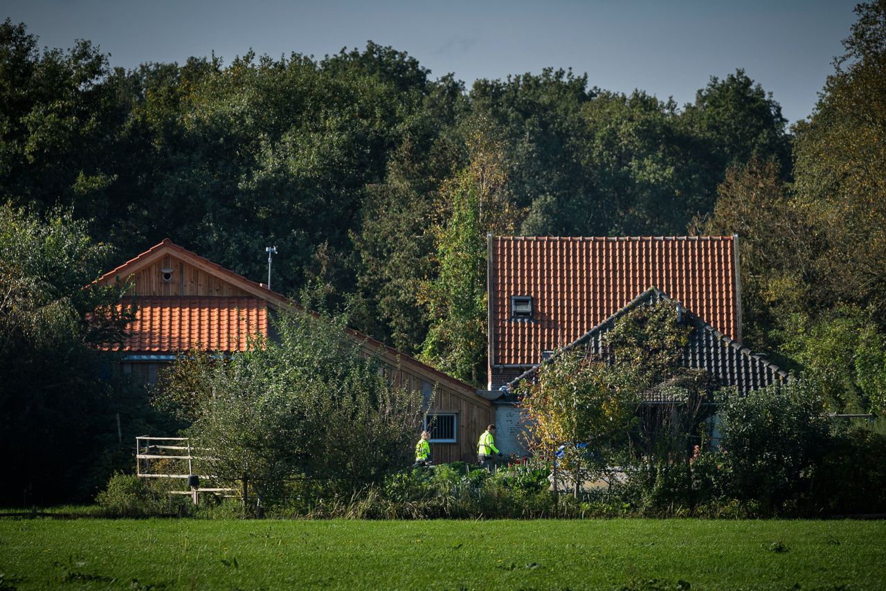 De boerderij aan de Buitenhuizerweg in Ruinerwold waar deze week een groep geïsoleerd levende mensen werd aangetroffen