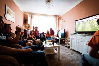 Npo Moet Bezuinigen Maar Oranje Mag Wel Wat Kosten Nrc