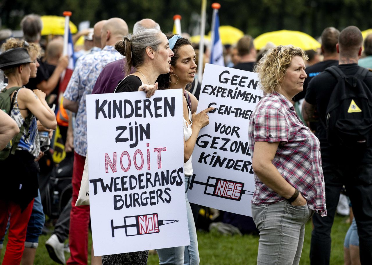 Demonstratie tegen het vaccineren van kinderen brengt honderden naar Malieveld 
