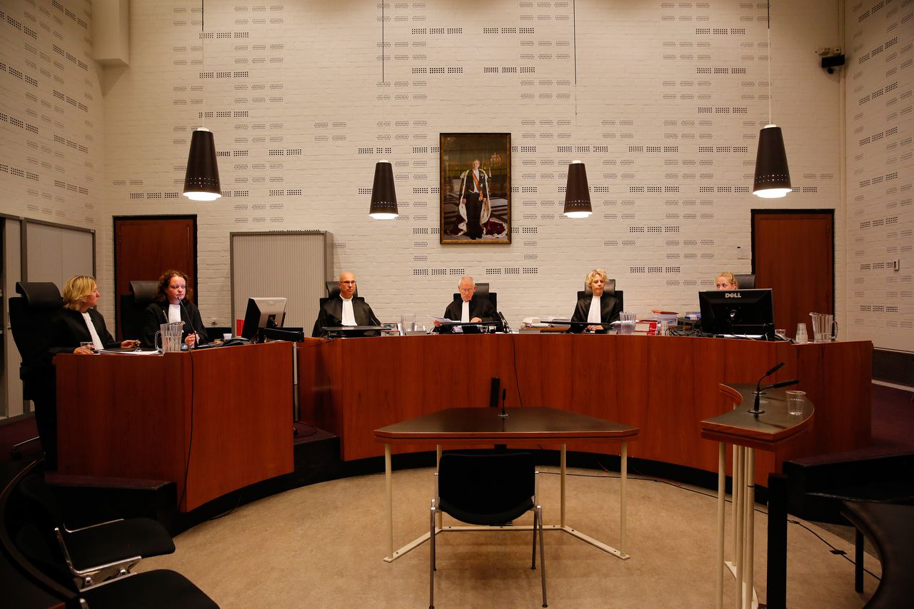 De rechters in de rechtbank tijdens de rechtszaak tegen Maher H.