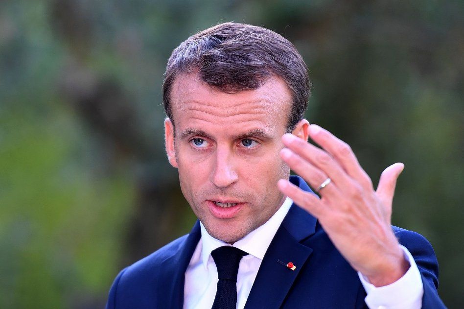 Weer  vertrouweling Macron gedesillusioneerd weg 