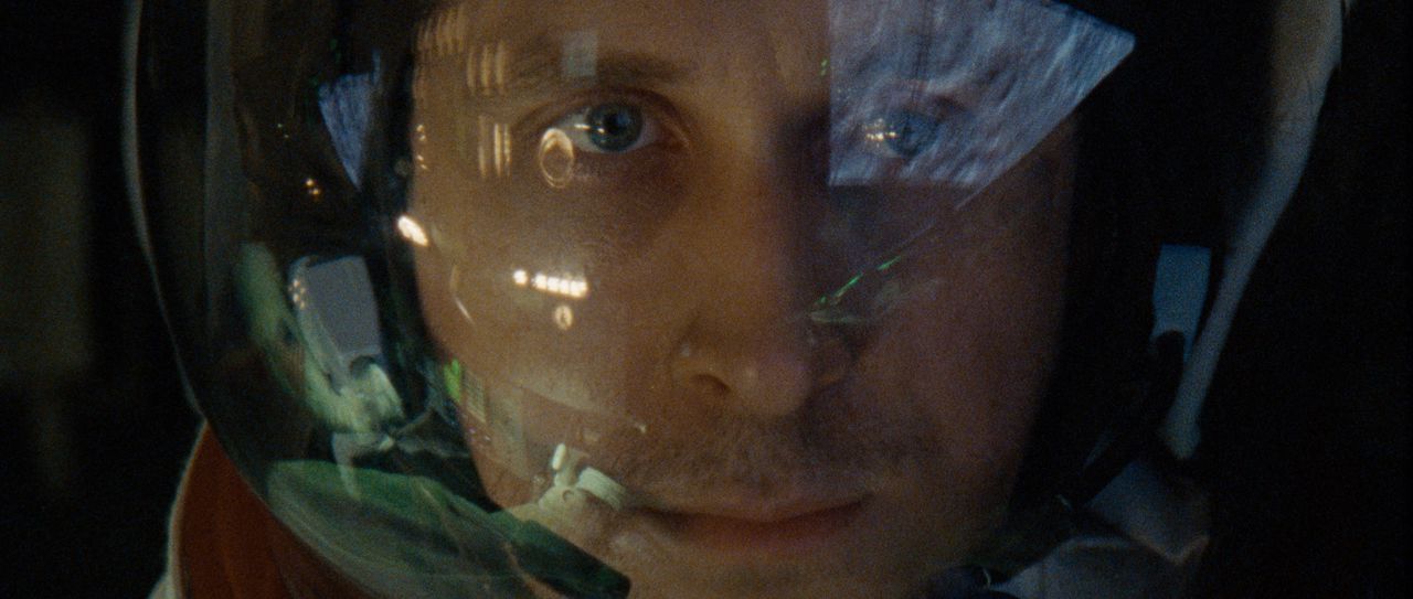 Stills uit de film First Man met Ryan Gosling in de rol van Neil Armstrong.