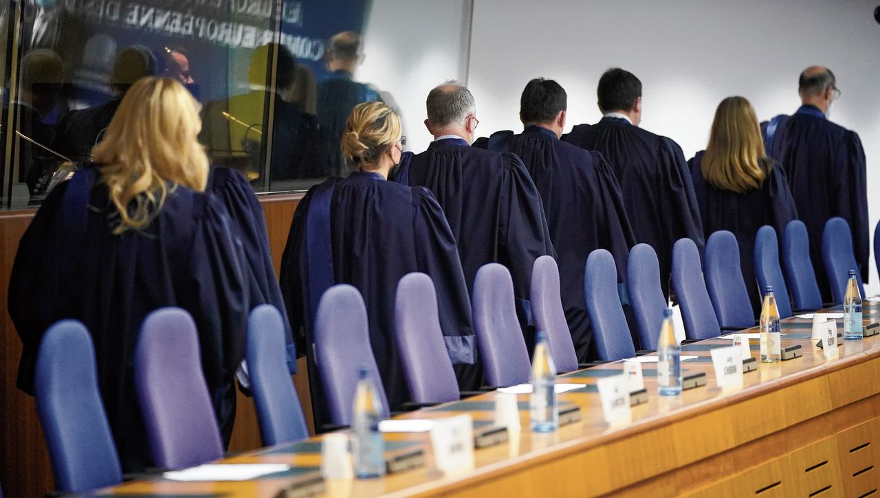 Leden van het Europees Hof voor de Rechten van de Mens voor het begin van de hoorzitting in een zaak van Oekraïne en Nederland tegen Poccn4 over vlucht MH17.