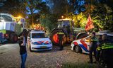 Dinsdagavond braken protesterende boeren bij het huis van stikstofminister Christianne van der Wal door de politieafzetting heen.