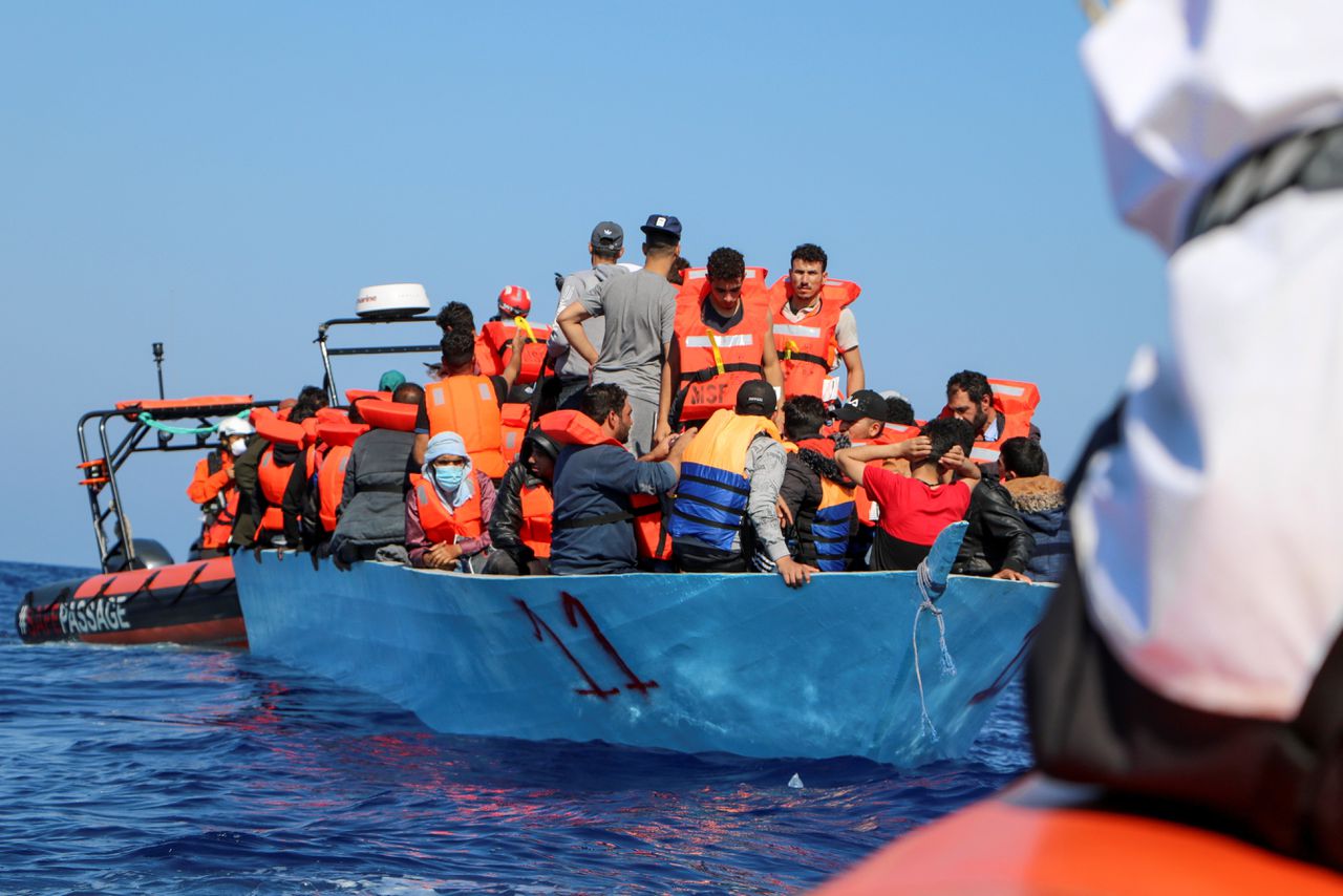 Artsen zonder Grenzen in actie bij een hulpactie van asielzoekers die Libië proberen te ontvluchten via de Middellandse Zee.