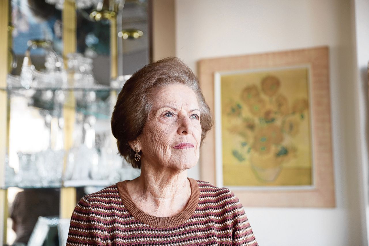 Lea Evron (85) verloor bijna al haar familieleden in de Holocaust. Ze wil het huis in Polen terug waar zij samen woonden.