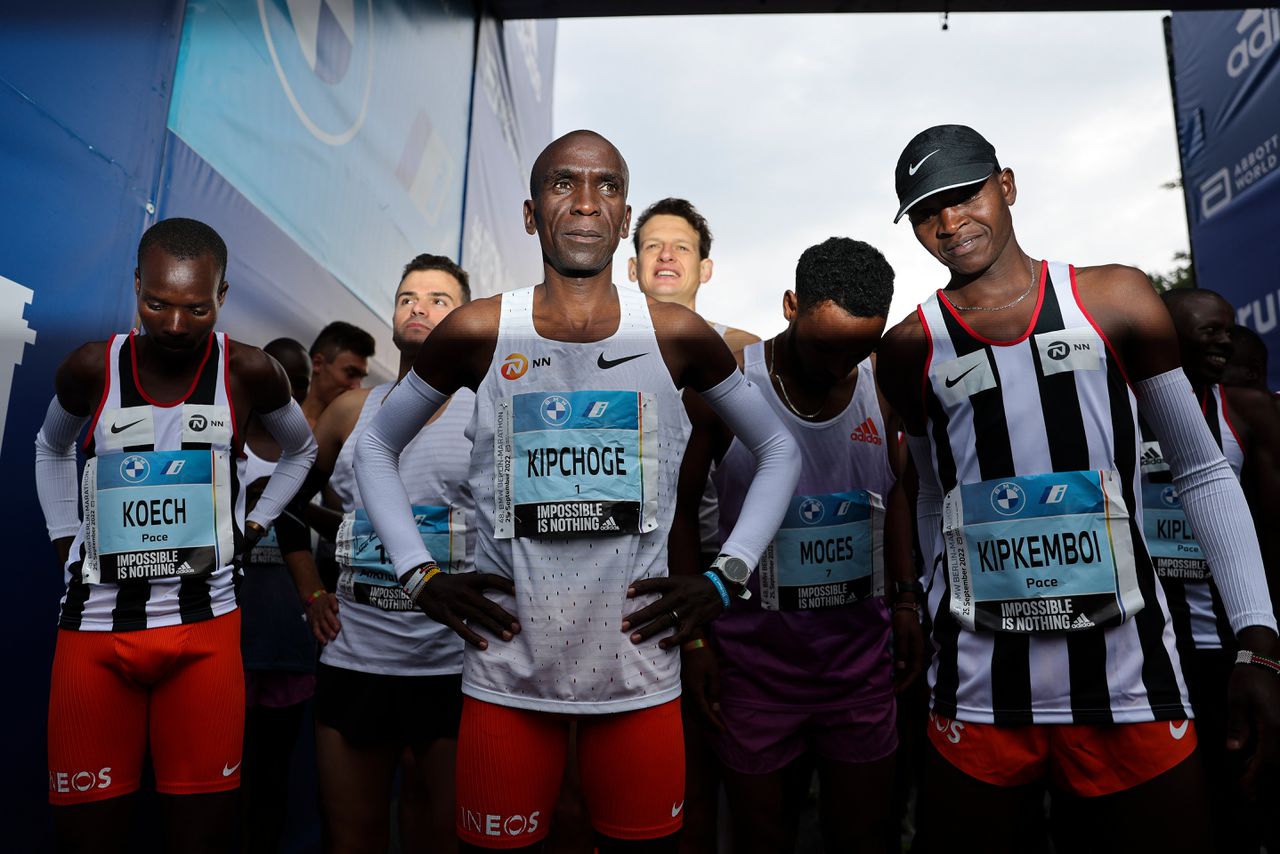 Kipchoge loopt nieuw wereldrecord op marathon, blijft wel boven twee uur 