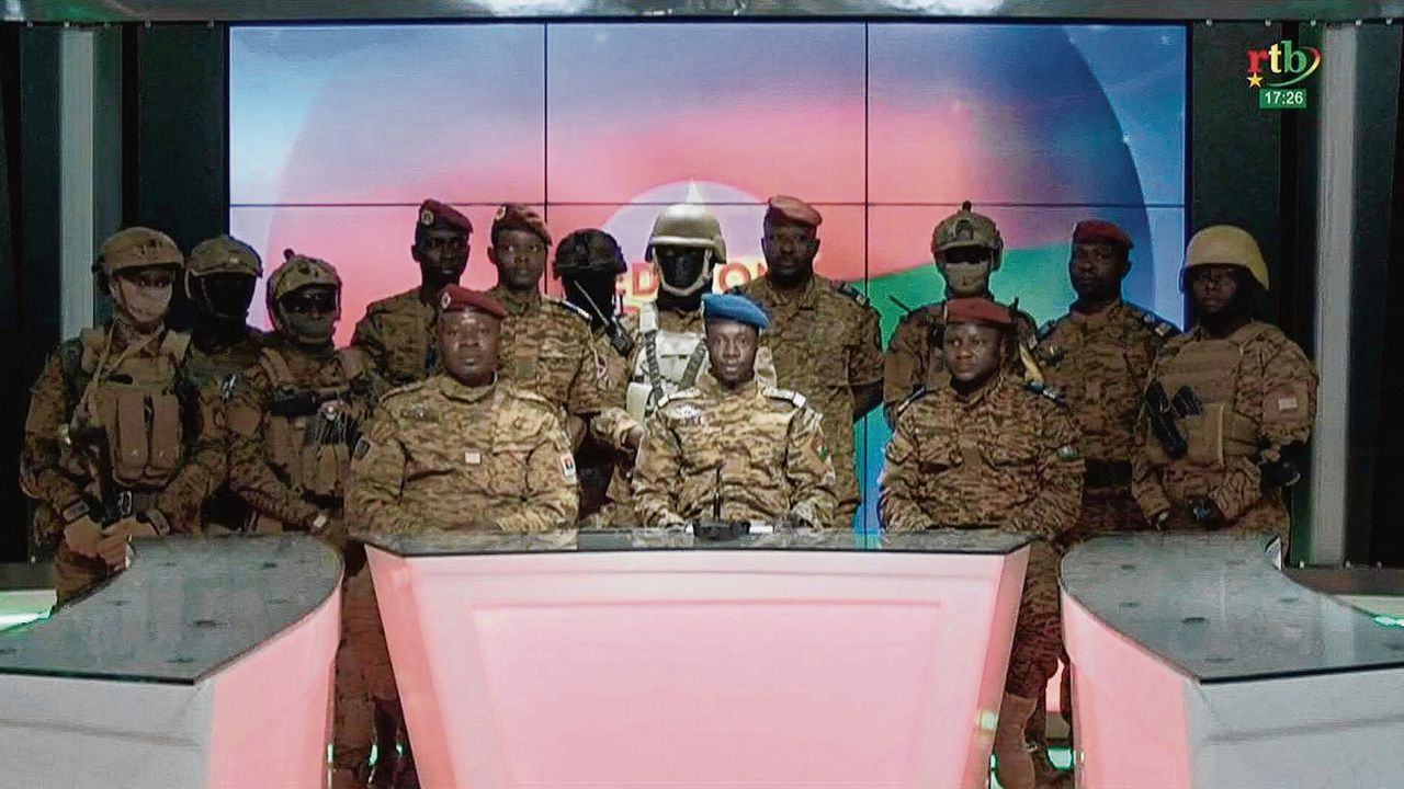 De uitzending op staatstelevisie waarin de junta op maandagavond aankondigde de macht te grijpen in Burkina Faso.