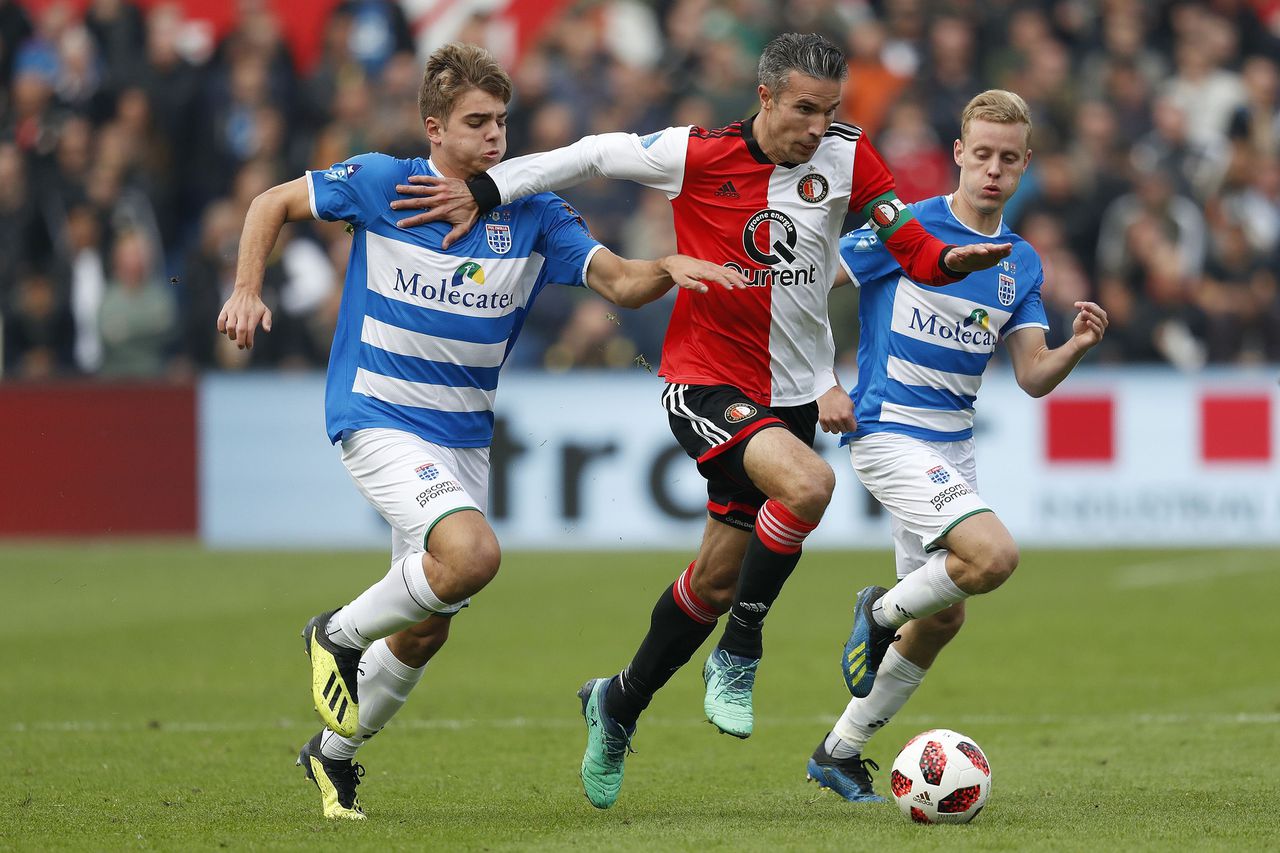 Feyenoord-aanvoerder Robin van Persie in de met 3-0 gewonnen wedstrijd tegen PEC Zwolle.