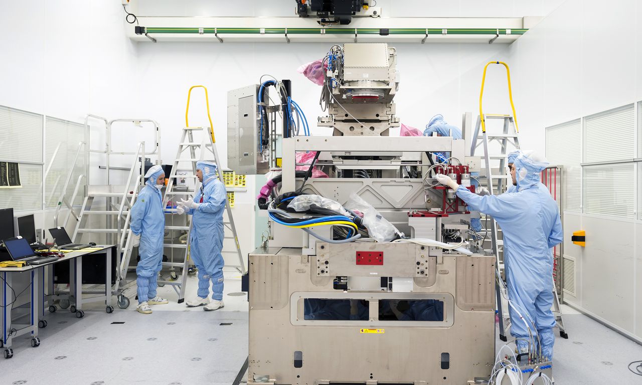 Wat doe je als laserbouwer bij ASML ( in Veldhoven dus) na werktijd? NRC