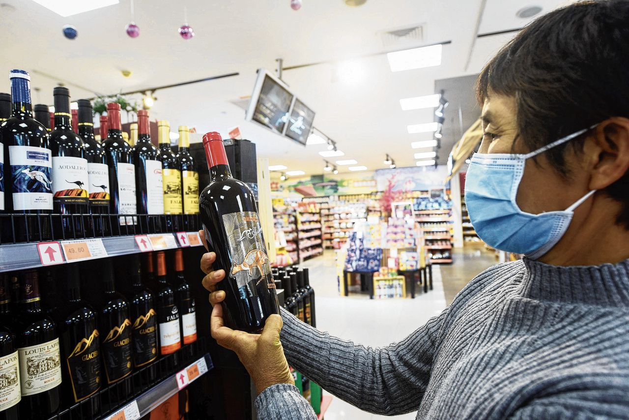 Eerder dit jaar voerde China hoge importheffingen op onder andere Australische wijn in.