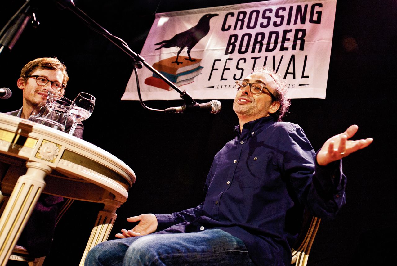 Auteur Gary Shteyngart aan het woord op Crossing Border in 2014. Foto Andreas Terlaak