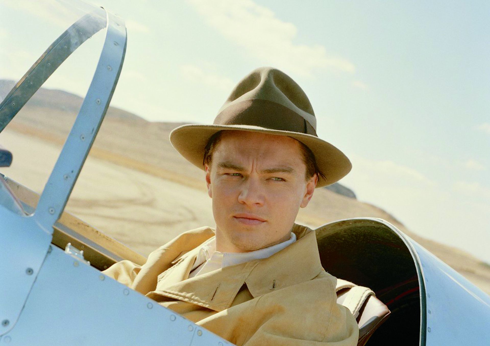 Леонардо ди каприо самолет аэрофлот. Ди каприо о самолете. Леонардо ди каприо авиатор. Ди каприо в самолете. Ди каприо о самолете.