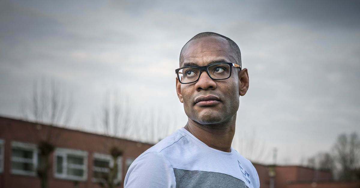 Nav zijn boek "Drie jaar cel en tbs, van dader naar hulpverlener" vertelt onze collega Jorge zijn verhaal.