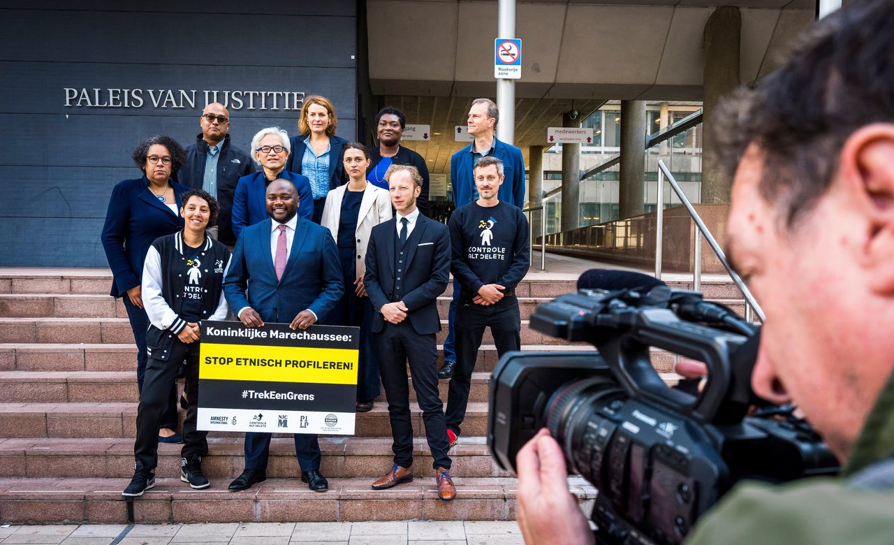 Deze week sprak de rechter in Den Haag zich uit over de klacht van het Eindhovense gemeenteraadslid Mpanzu Bamenga (D66) tegen etnisch profileren door de Marechaussee.
