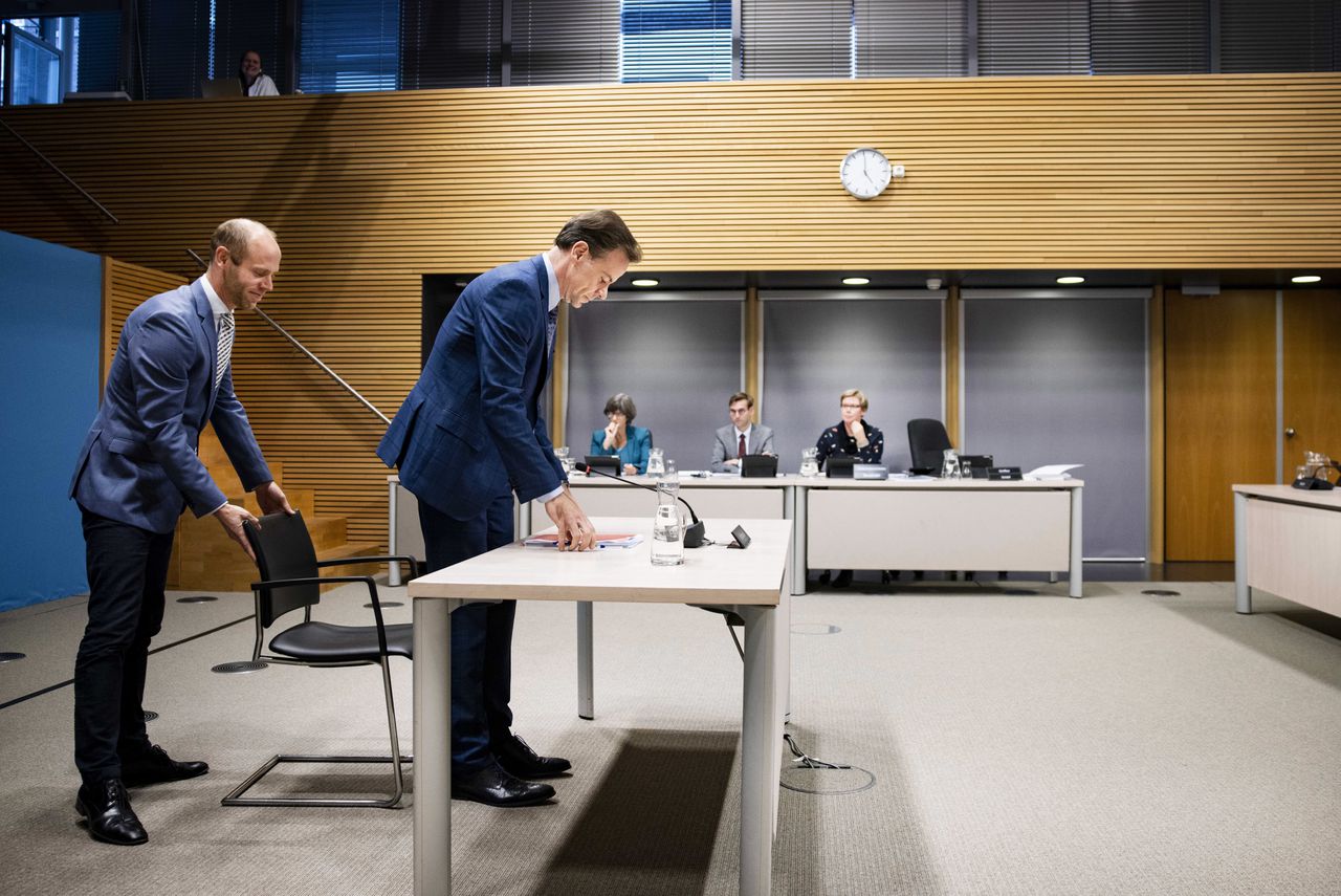 Filip Schittecatte in de Enquetezaal van de Tweede Kamer tijdens een openbaar verhoor van de parlementaire enquetecommissie aardgaswinning Groningen.