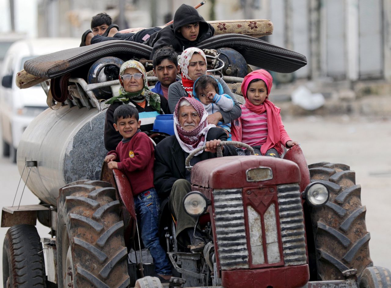 Mensen uit Afrin op de vlucht, deze zaterdag.