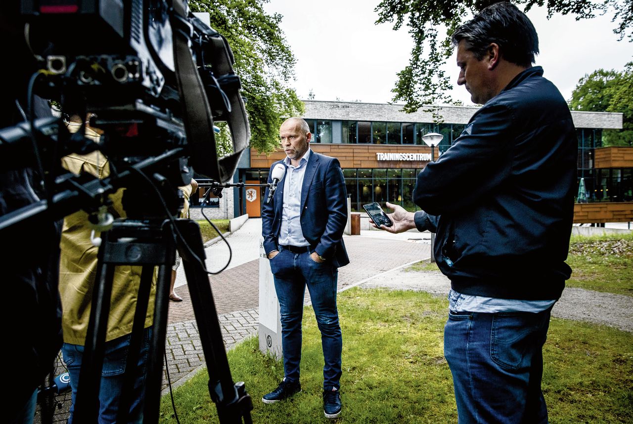Nico-Jan Hoogma, directeur topvoetbal van de KNVB, probeerde het publiek dinsdag gerust te stellen. De voetbalbond zat er bovenop.