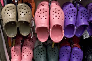 Schoenen merk crocs werd bekend met codycross outlet