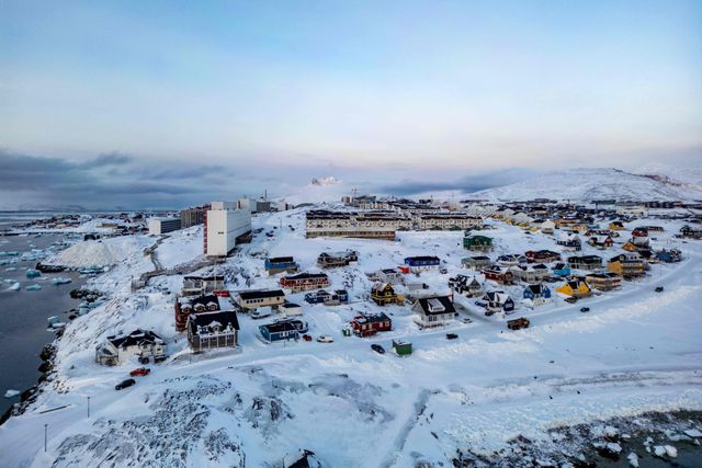 Luchtfoto van gebouwen in de Groenlandse hoofdstad Nuuk, maart 2025.