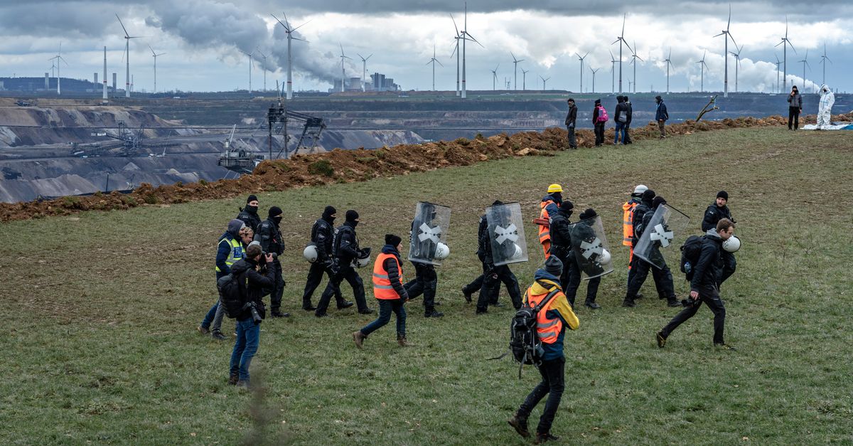 Gli attivisti del “Villaggio di Legnitt” in Germania si preparano ad essere evacuati