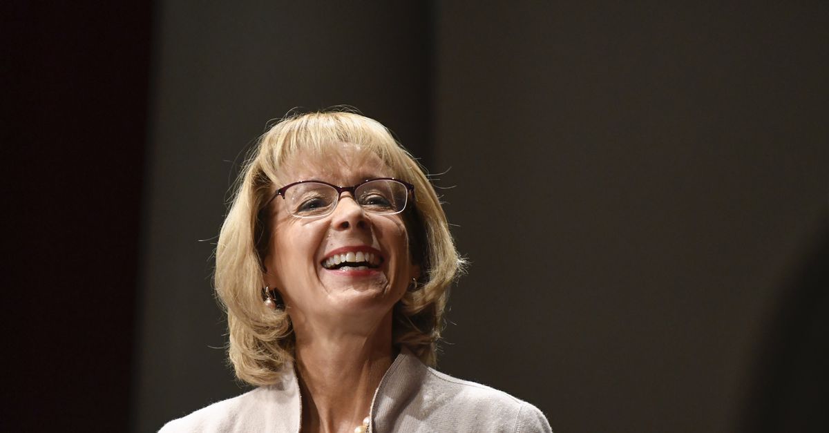 De meeste ceo’s zitten een jaar of zeven bij een bedrijf, Nancy McKinstry leidde Wolters Kluwer een ongekende 23 jaar. Nu stopt ze
