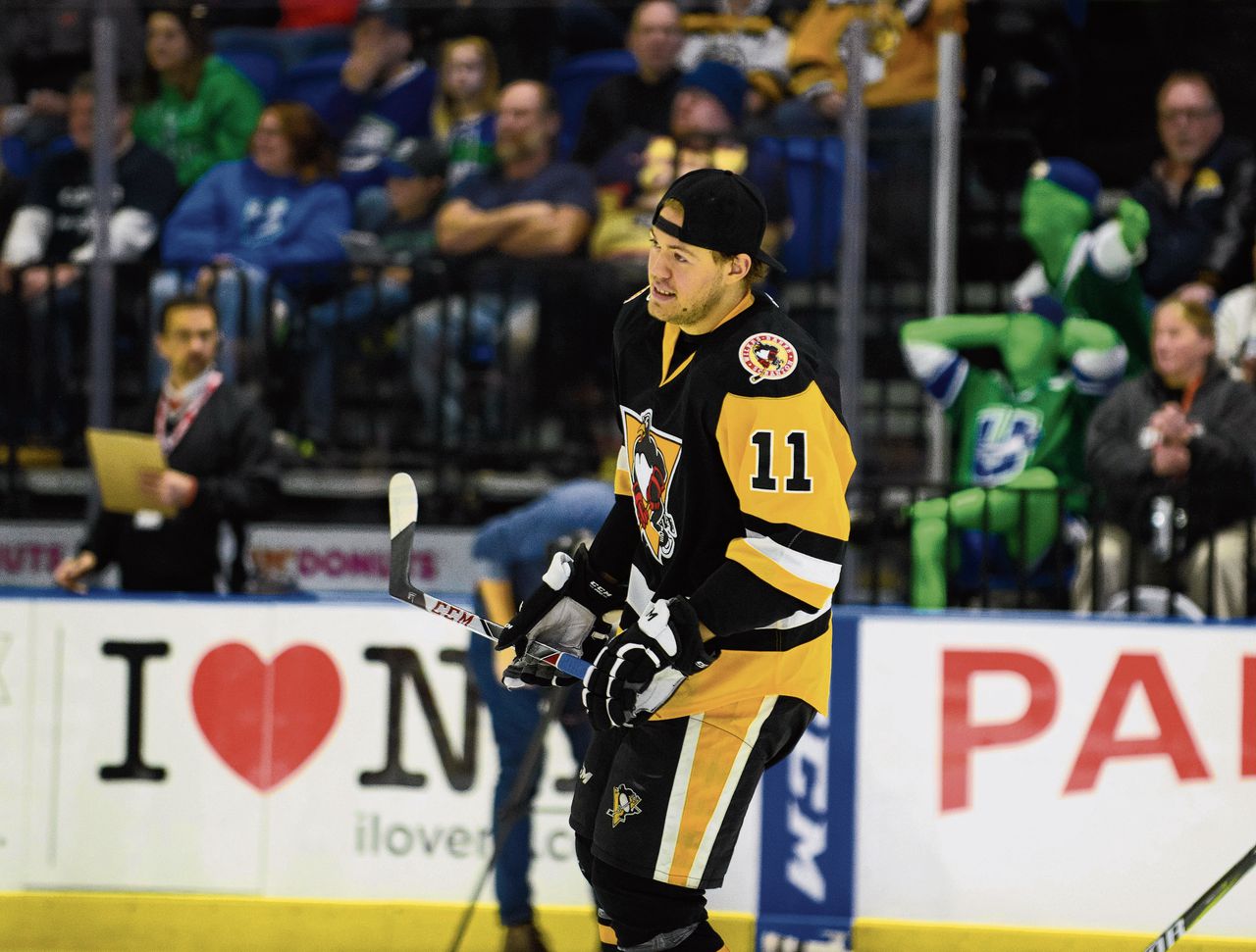 IJshockeyer Daniel Sprong in de wachtkamer van de  Penguins 