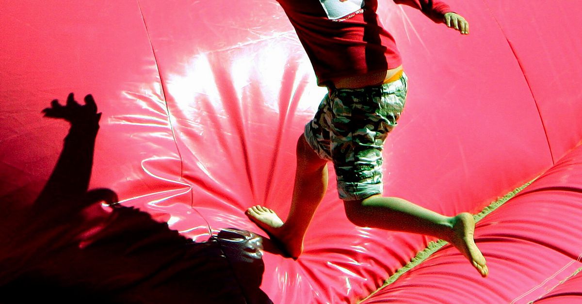 Vijf kinderen gewond na omvallen springkussen in Emmen