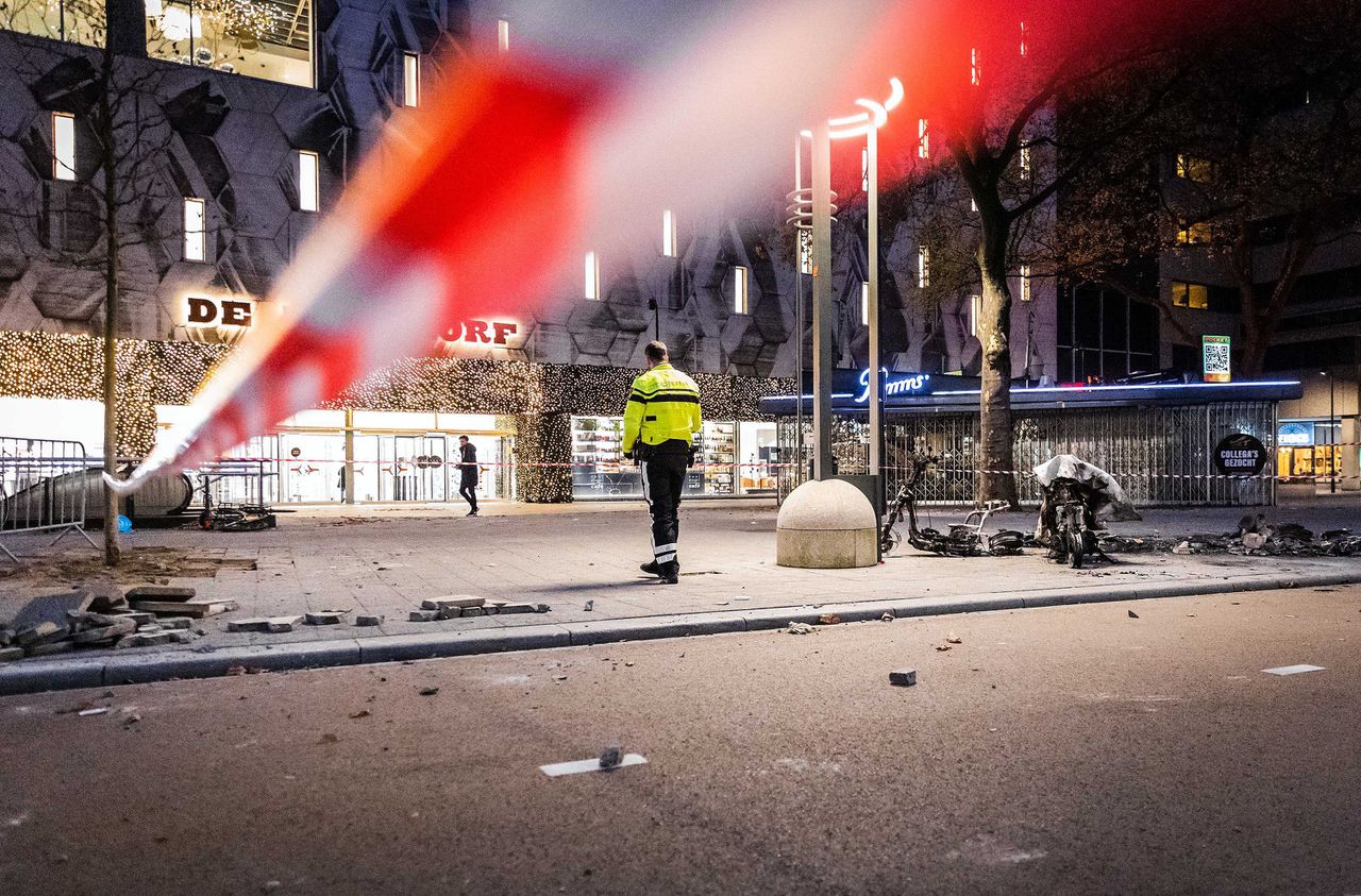 Politie zet twintig rechercheurs in om relschoppers Rotterdam op te sporen 