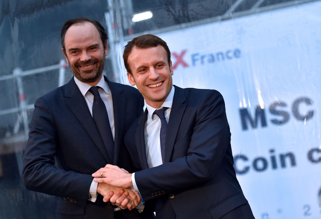 President Emmanuel Macron (rechts, toen nog minister van Economische Zaken) en Edouard Philippe in februari 2016.